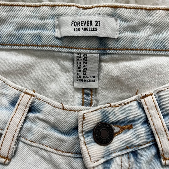 Forever 21 Light-Washed Ripped Jean Shorts Size XS - Picture 9 of 12